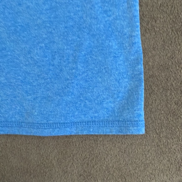 Hanes Short Sleeve Shirt. Medium - Picture 6 of 7